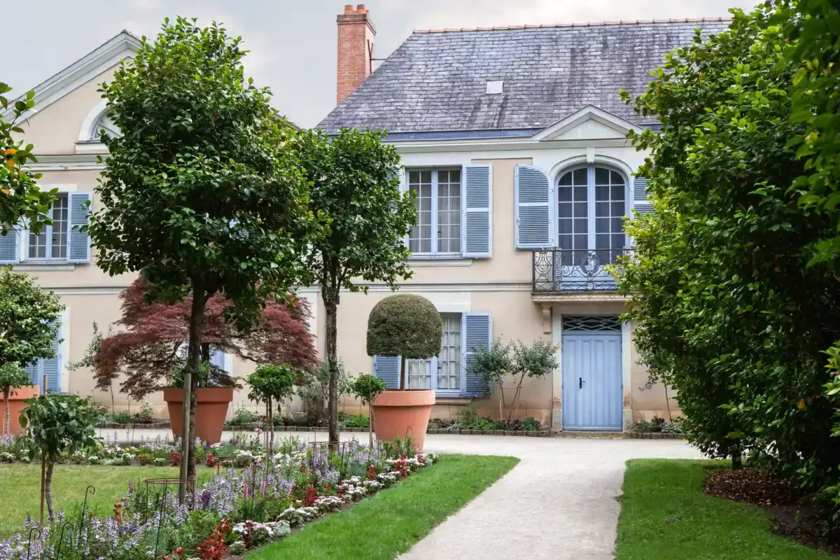Maison de caractère avec jardin à la française